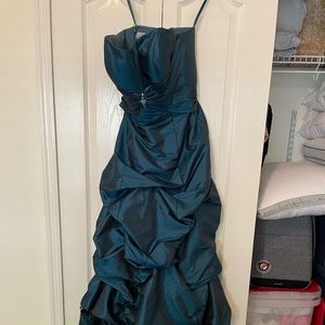 Sweetheart neckline deep teal ball gown